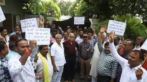 Electricity workers protest in Lucknow