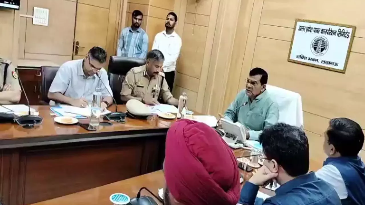 बिजली विभाग कोई बनिए की दुकान नहीं... ऊर्जा मंत्री एके शर्मा पावर कॉर्पोरेशन के अफसरों पर बरसे, मुंह लटकाएं सुनते रहे अधिकारी