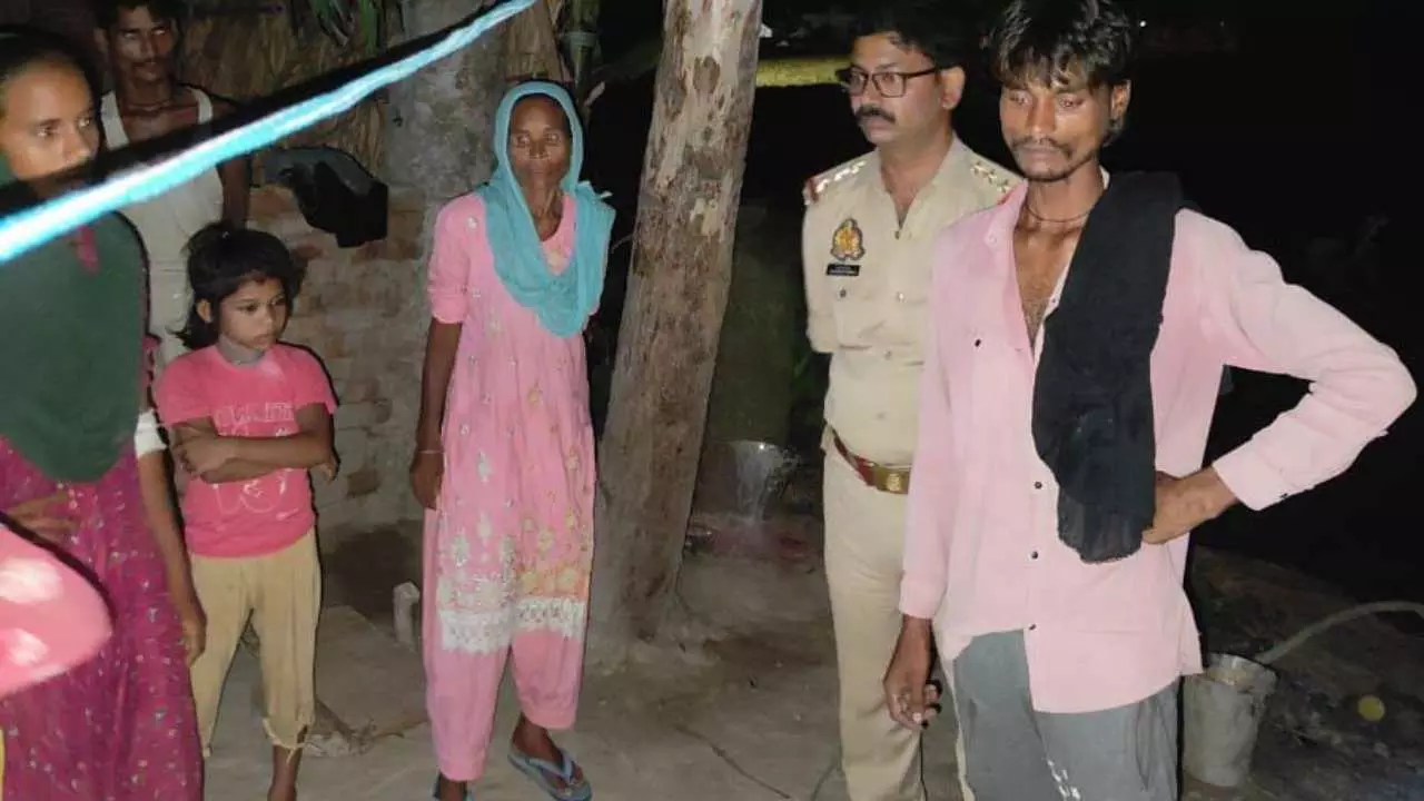 Barabanki News: मजदूर दंपती की 7 माह की बच्ची रहस्यमय तरीके से लापता, गांव में सनसनी, जांच में जुटी पुलिस