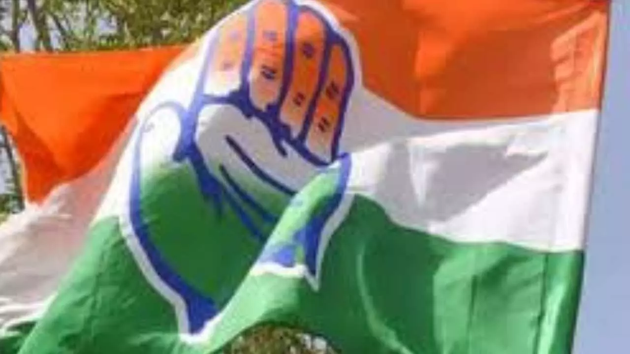 Jhansi News: कांग्रेस में सीनियर दरकिनार, कैसे होगी नैया पार,  जिला व शहर कमेटियों से वरिष्ठ कांग्रेसी नदारद