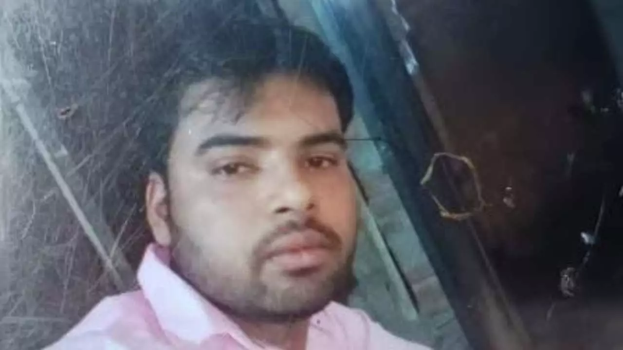 Etah News: एटा में भीषण सड़क हादसा, दो बाइकों की टक्कर में युवक की दर्दनाक मौत