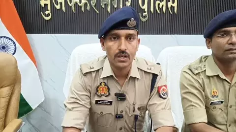Muzaffarnagar News: दोस्त की गर्लफ्रेंड को ब्लैकमेल करने पर मिली मौत, 5 गिरफ्तार Muzaffarnagar News: दोस्त की गर्लफ्रेंड को ब्लैकमेल करने पर मिली मौत, 5 गिरफ्तार