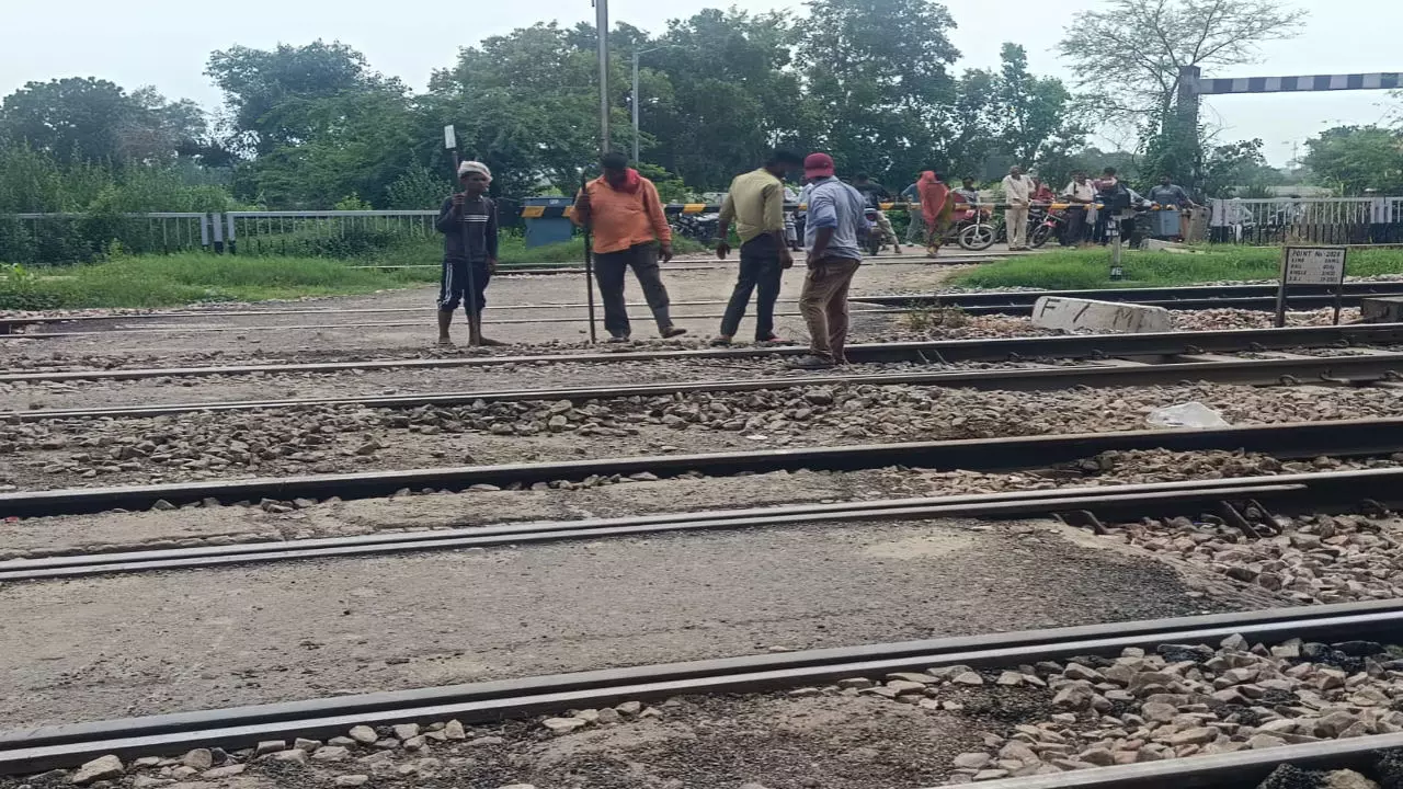 Mathura News: चौमुहा-सियाना रेलवे फाटक पांच दिन रहेगा बंद, बड़ी आबादी प्रभावित