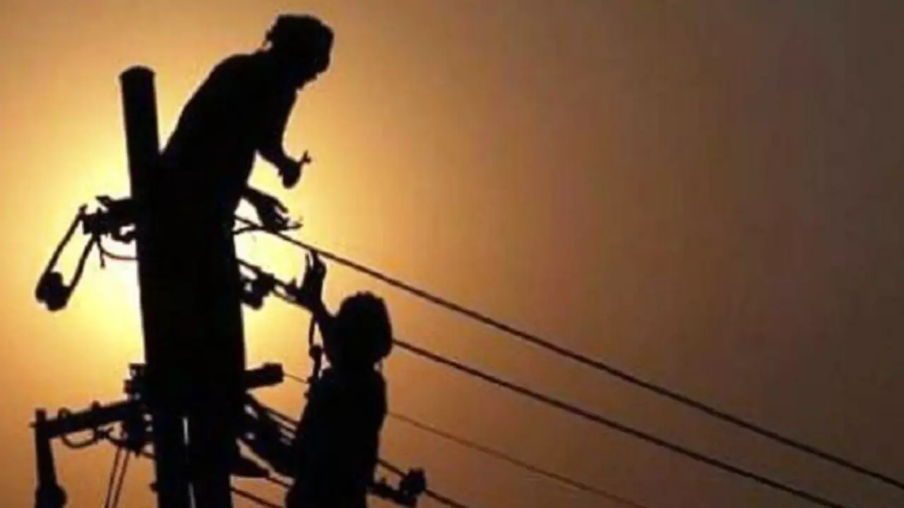 Power cut in Lucknow