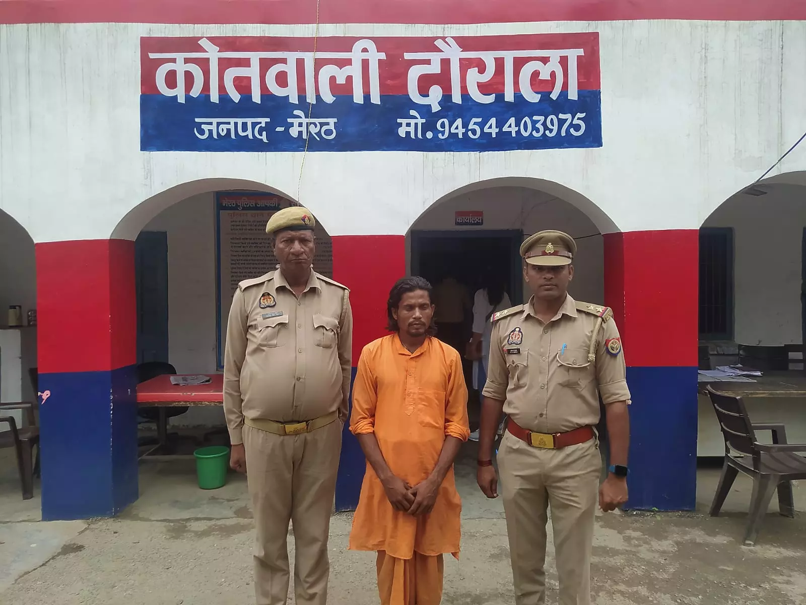 Meerut News: फर्जी पुजारी बनकर शिव मंदिर में रचा गया बड़ा धोखा, असली पहचान खुलते ही गांव में मचा हड़कंप! Meerut News: फर्जी पुजारी बनकर शिव मंदिर में रचा गया बड़ा धोखा, असली पहचान खुलते ही गांव में मचा हड़कंप!