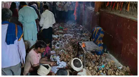 Chitrakoot News: सावन अमावस्या पर उमड़ा श्रद्धा का सैलाब, रामघाट से कामदगिरि तक जनसैलाब