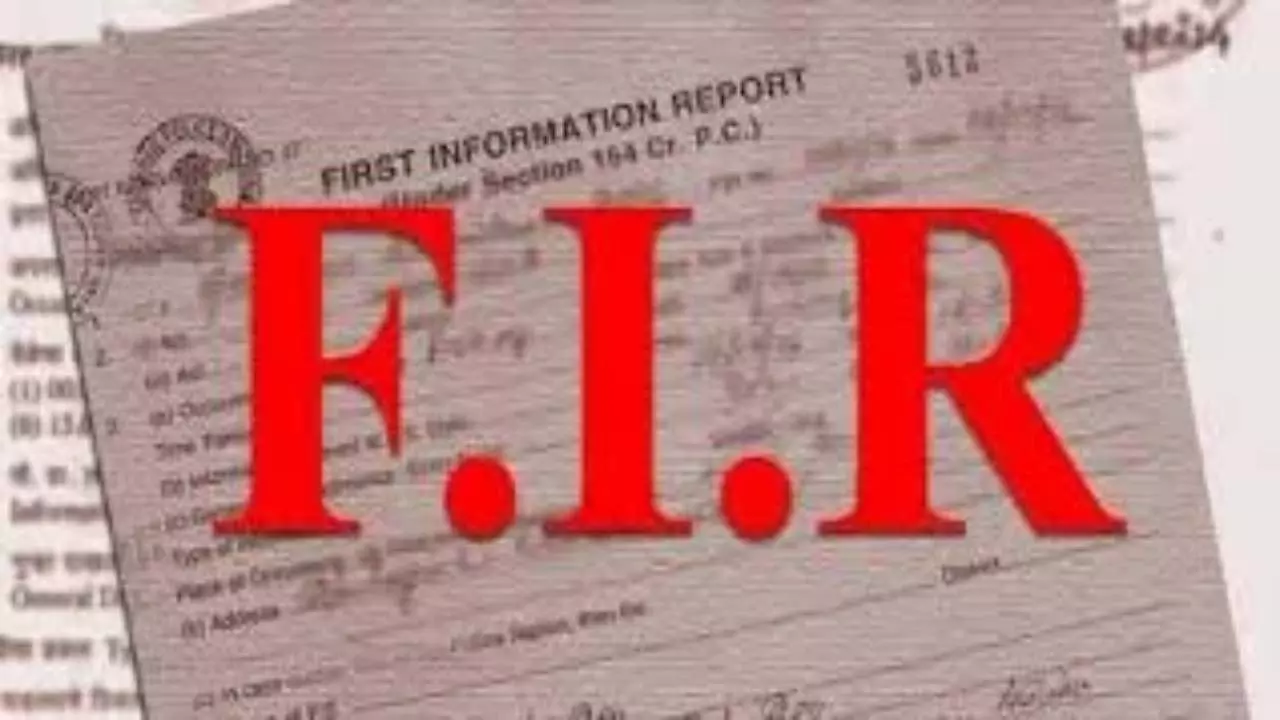 हापुड़ में उर्वरक कालाबाजारी पर प्रशासन का शिकंजा: चार फर्मों के लाइसेंस निरस्त, 42 मीट्रिक टन उर्वरक की अवैध बिक्री पर FIR दर्ज