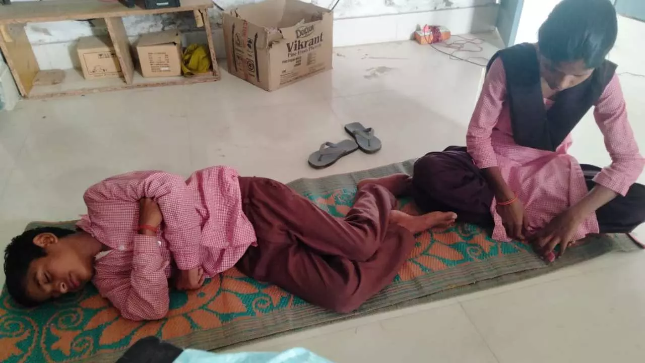 Barabanki News: बाराबंकी में फिर बेहोश हुए स्कूल के छात्र, चार दिन में कई घटनाएं, गर्मी या अनदेखा खतरा?