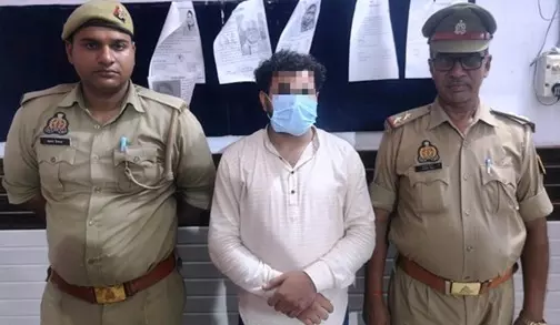 Bijnor News: गैस-चूल्हा मिस्त्री के फोन में मिलीं कई लड़कियों की फोटो, लव जिहाद के आरोप पर मचा बवाल