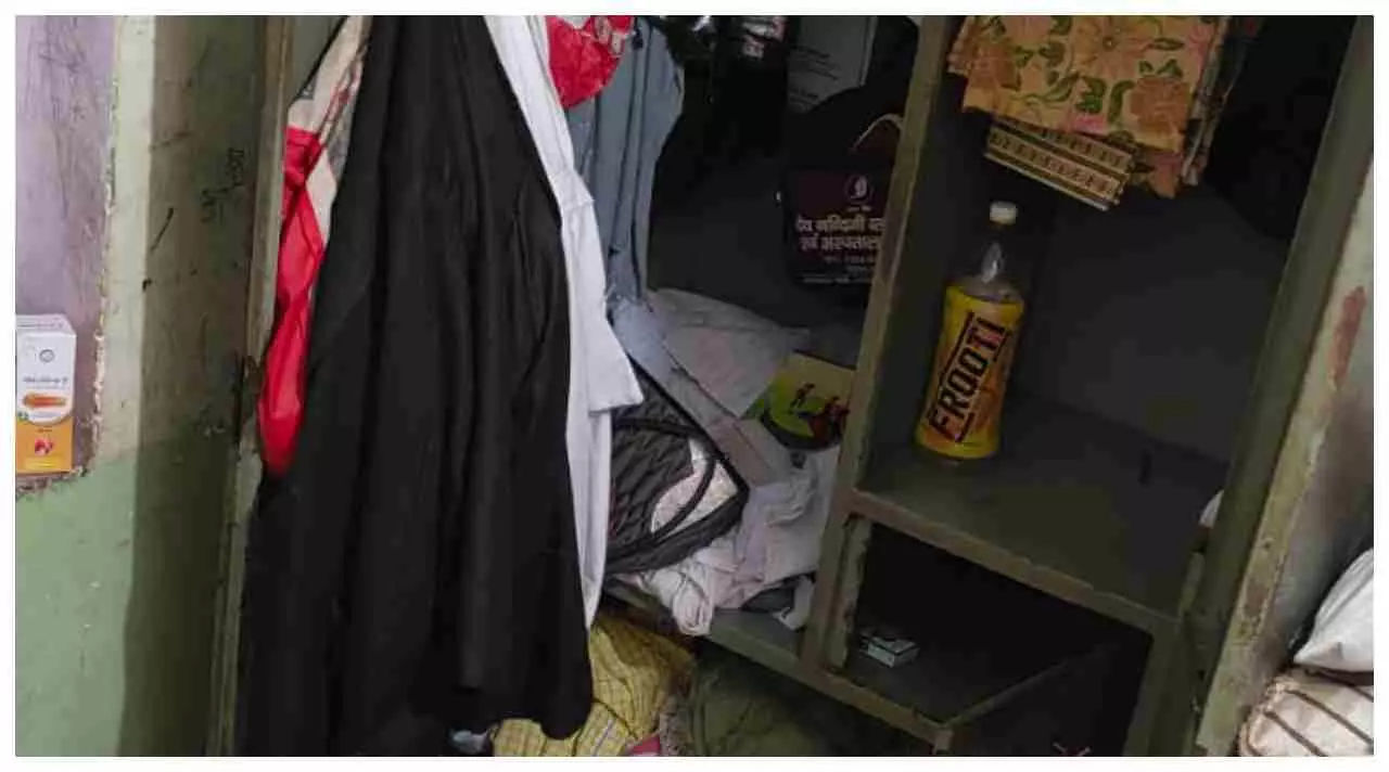 Hapur News: किसान नेता के घर बड़ी चोरी: 70 हजार नकद और लाखों के गहने ले उड़े चोर, मोहल्ले में फैली दहशत