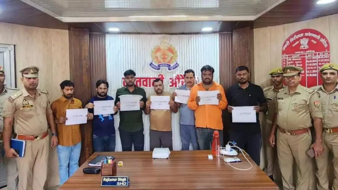 Auraiya News::औरेया में जुए के अड्डे पर पुलिस की छापेमारी, सात गिरफ्तार, बड़ी मात्रा में नगदी और सामान बरामद