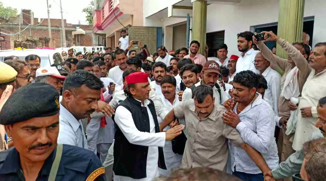 Kannauj News: कन्नौज पहुंचे अखिलेश यादव की प्रेसवार्ता, भाजपा सरकार पर साधा निशाना