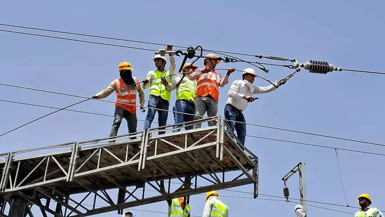 Replacement of 40 years old OHE wire continues in Jhansi Railway Division, traveling easy and safe