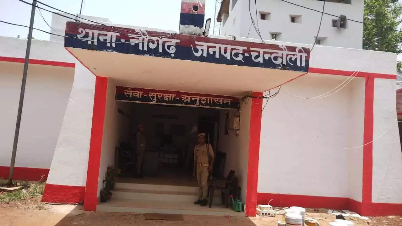 Chandauli News: नौगढ़ बाजार में खुले में जाम छलकाने वालों पर पुलिस का शिकंजा: 10 पियक्कड़ गिरफ्तार, चालान