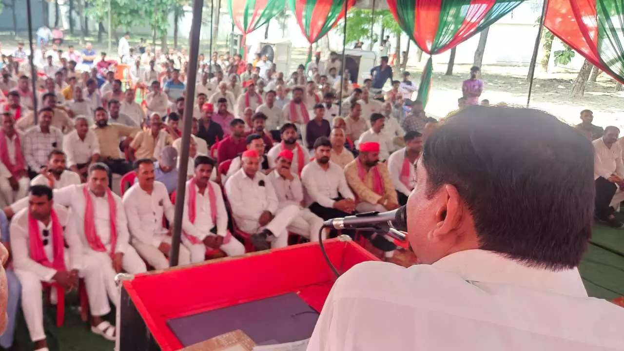 Kannauj News: संविधान मान स्तम्भ स्थापना दिवस पर सपा का सम्मेलन, इंद्रजीत सरोज ने गुटबाजी पर दी चेतावनी