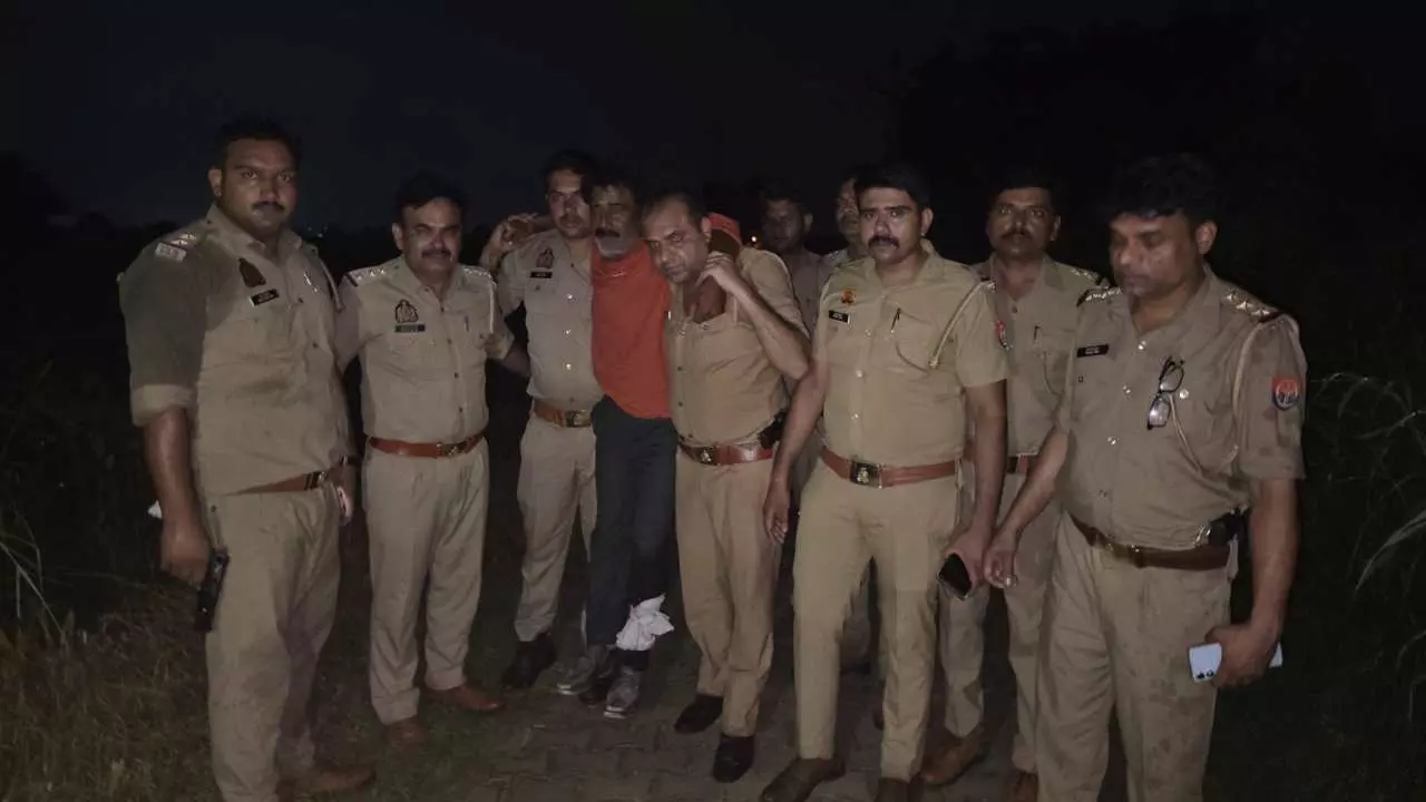 Meerut News: गौकशी गैंग पर मेरठ पुलिस का बड़ा वार: 25 हजार का इनामी बदमाश मुठभेड़ में दबोचा, तीन साथी गिरफ्तार