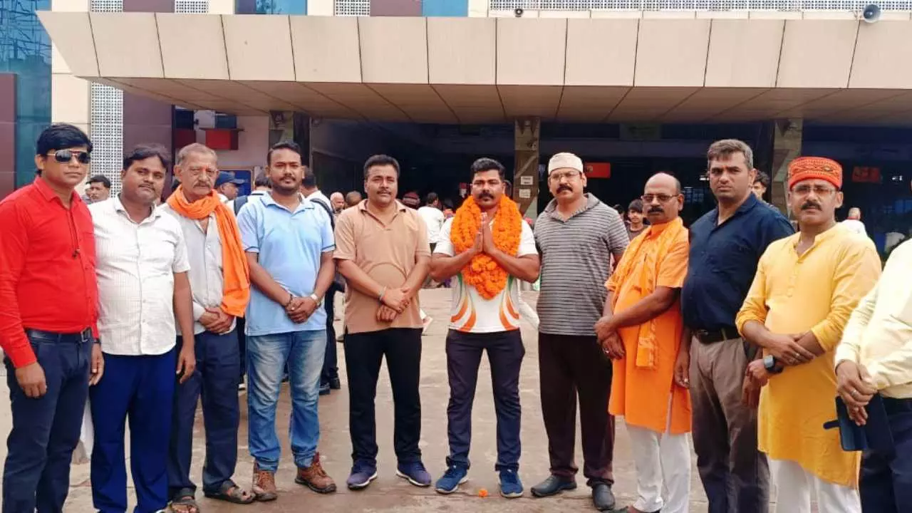 Chandauli News: राष्ट्रीय तेली साहू महा संगठन ने किया सम्मानित: नीरज गुप्ता ने अंतर्राष्ट्रीय कराटे चैम्पियनशिप में जीता स्वर्ण पदक