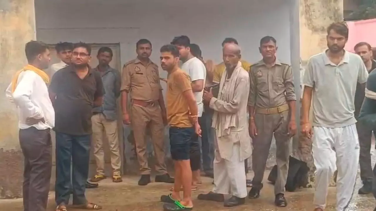 Mahoba News: सड़क हादसे में दो श्रद्धालु दोस्तों की मौत, जटाशंकर धाम से दर्शन कर लौटते वक्त ट्रक की टक्कर से हुआ हादसा