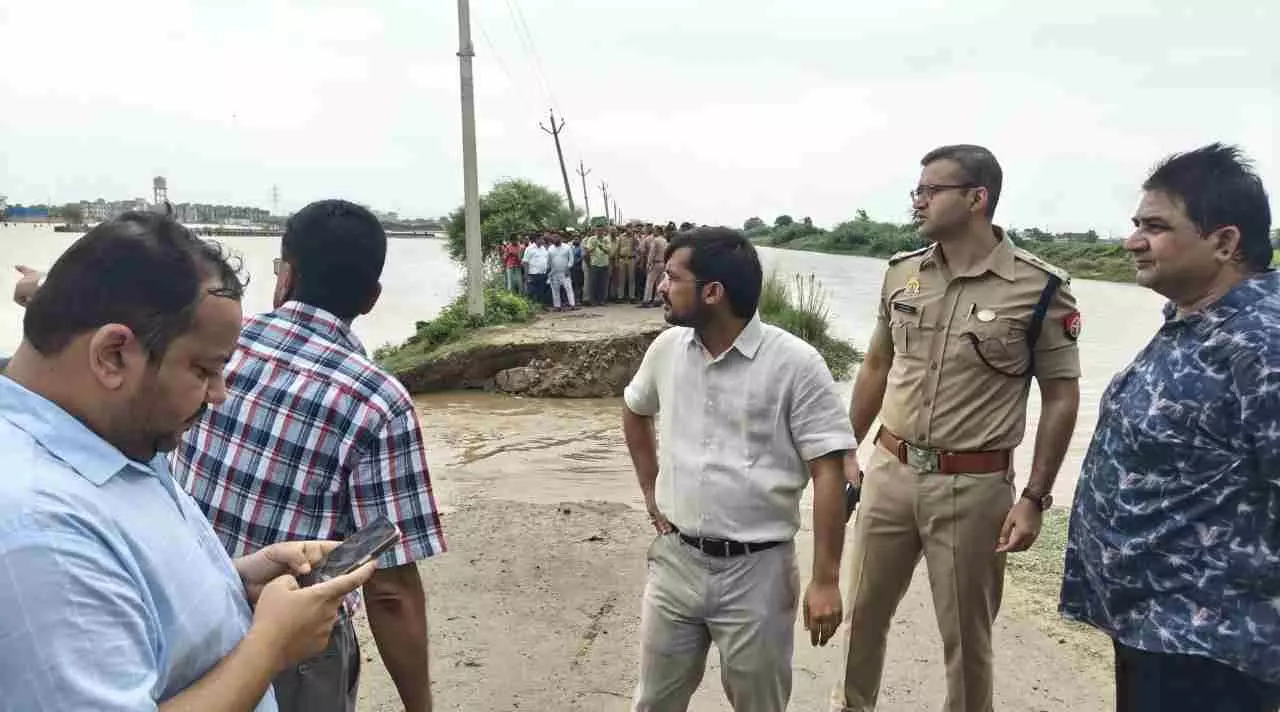 Chandauli News: नहर की पटरी टूटने से मची अफरा-तफरी, जिला प्रशासन की तत्परता से हालात काबू में