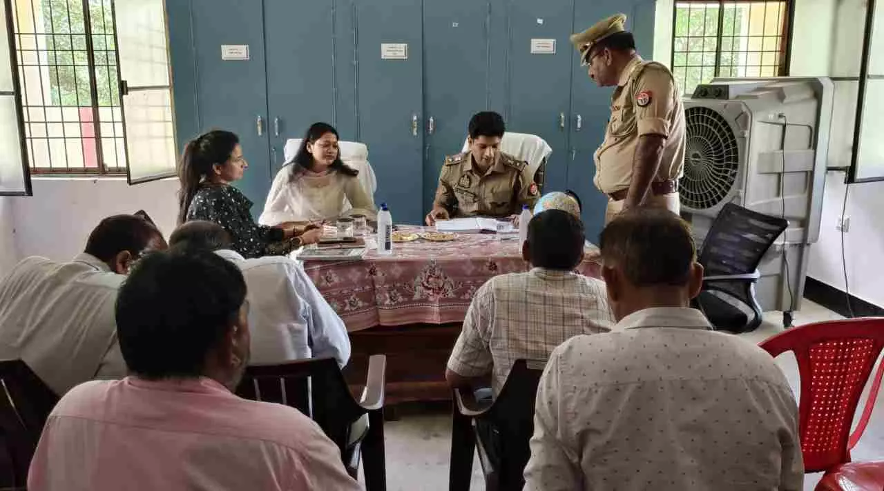 Raebareli: रायबरेली में थाना दिवस पर डीएम-एसपी ने सुनी जन शिकायतें