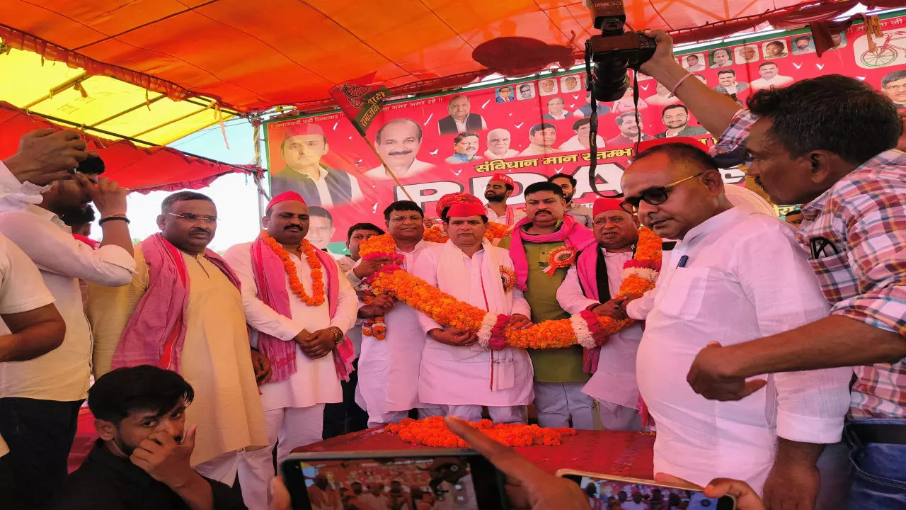 Ayodhya News: अयोध्या में सपा के पीडीए महासम्मेलन में उमड़ा जनसैलाब