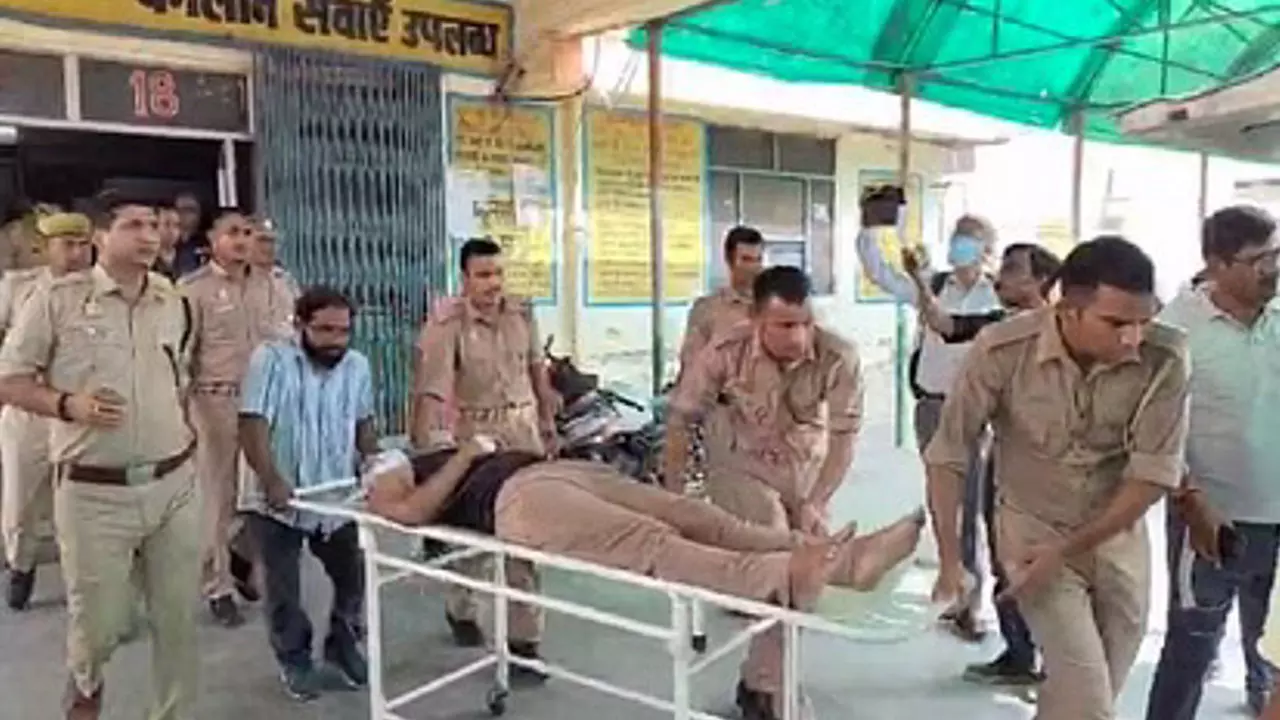 Bulandshahr News: हाथरस के ट्रेनी सिपाही ने खाया जहर, बुलंदशहर पुलिस लाइन में मचा हड़कंप, हालत नाजुक