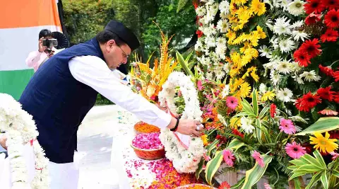 Uttarakhand News: मुख्यमंत्री ने कारगिल विजय दिवस पर शहीद स्मारक पर पुष्पचक्र अर्पित कर शहीदों को दी श्रद्धांजलि