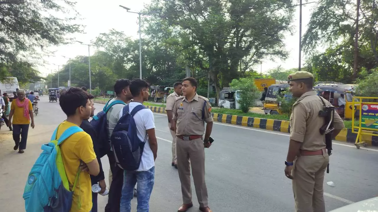 Mathura News: समीक्षा अधिकारी/सहायक समीक्षा अधिकारी परीक्षा को सकुशल सम्पन्न कराने के उद्देश्य से अपर पुलिस अधीक्षक नगर मथुरा ने किया परीक्षा केन्द्रों का निरीक्षण