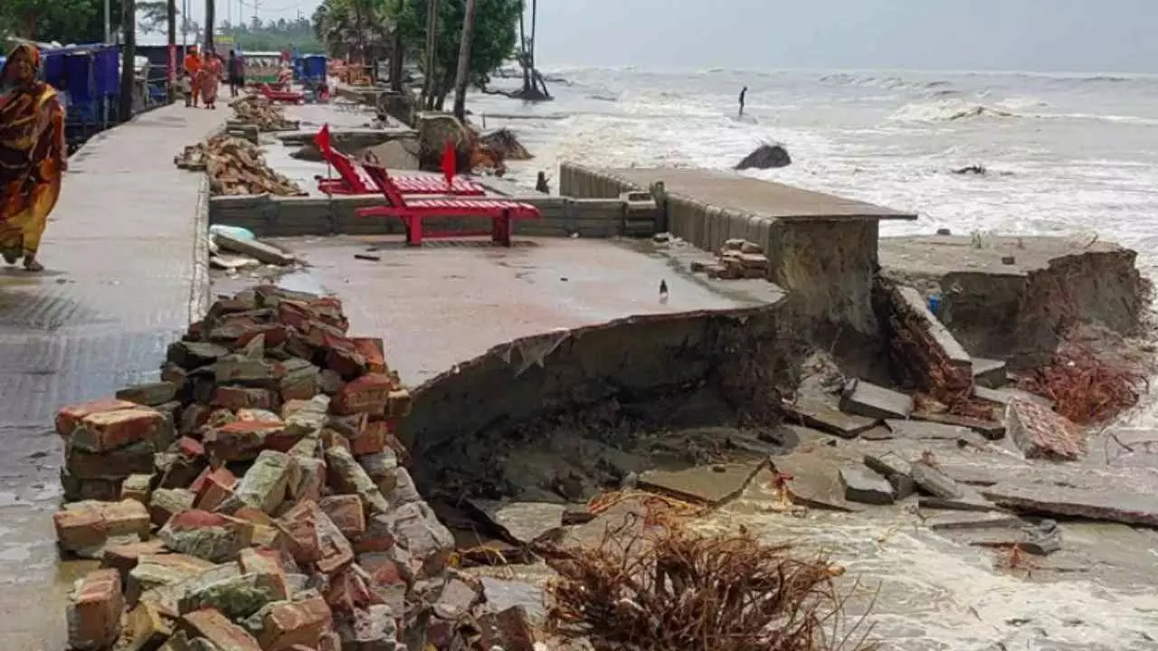 भ्रष्टाचार की हद! “उद्घाटन से पहले ही समुद्र में समा गई 5 करोड़ की सड़क, बांग्लादेश में भ्रष्टाचार ने रचा नया कीर्तिमान” भ्रष्टाचार की हद! “उद्घाटन से पहले ही समुद्र में समा गई 5 करोड़ की सड़क, बांग्लादेश में भ्रष्टाचार ने रचा नया कीर्तिमान”