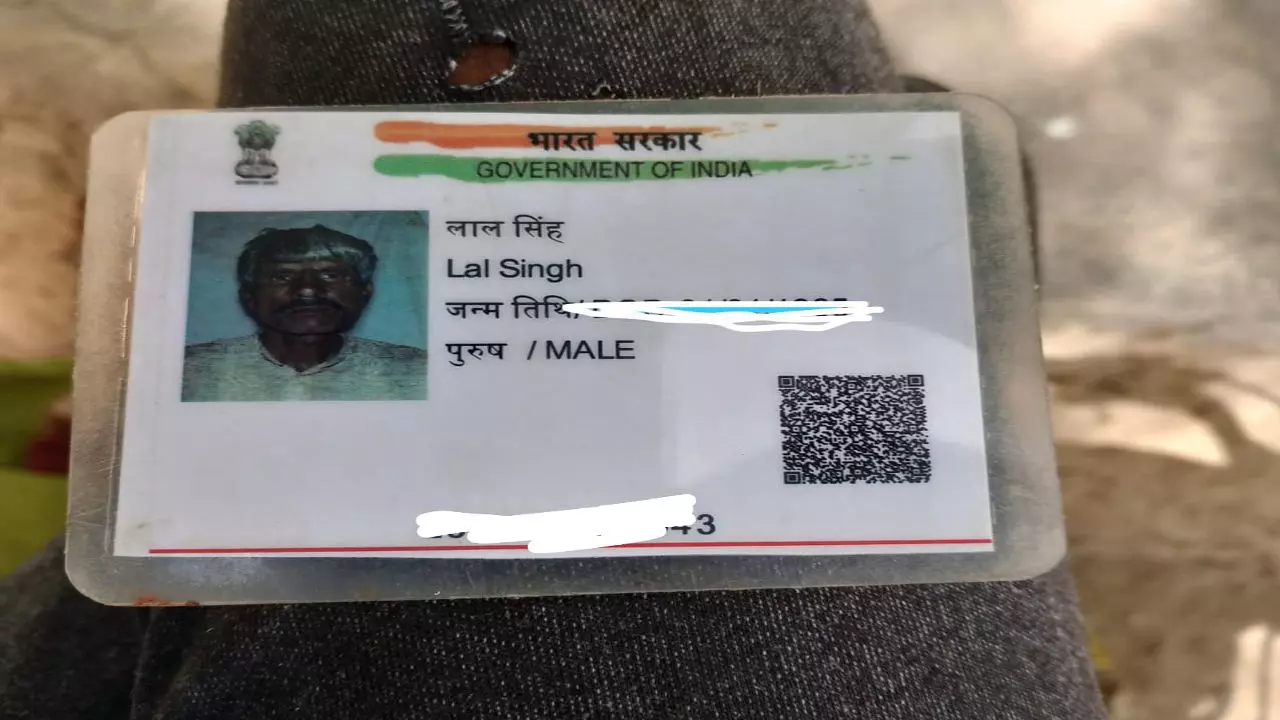 Mahoba News: रेलवे ट्रैक पर बकरियों को बचाने में गई किसान की जान, महोबा में दर्दनाक हादसा
