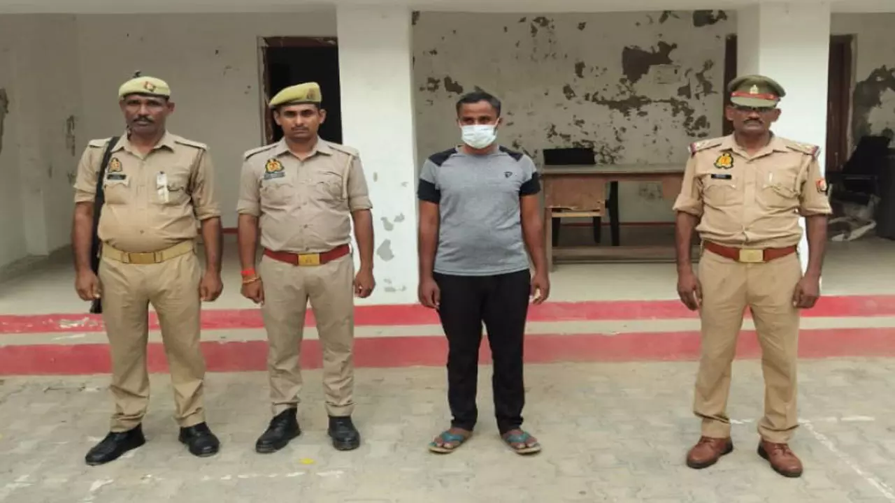 Hardoi News: न्यूज़ ट्रैक की खबर का असर: हरदोई में पत्नी के अवैध संबंधों से आहत युवक की आत्महत्या के मामले में आरक्षी निलंबित व गिरफ्तार