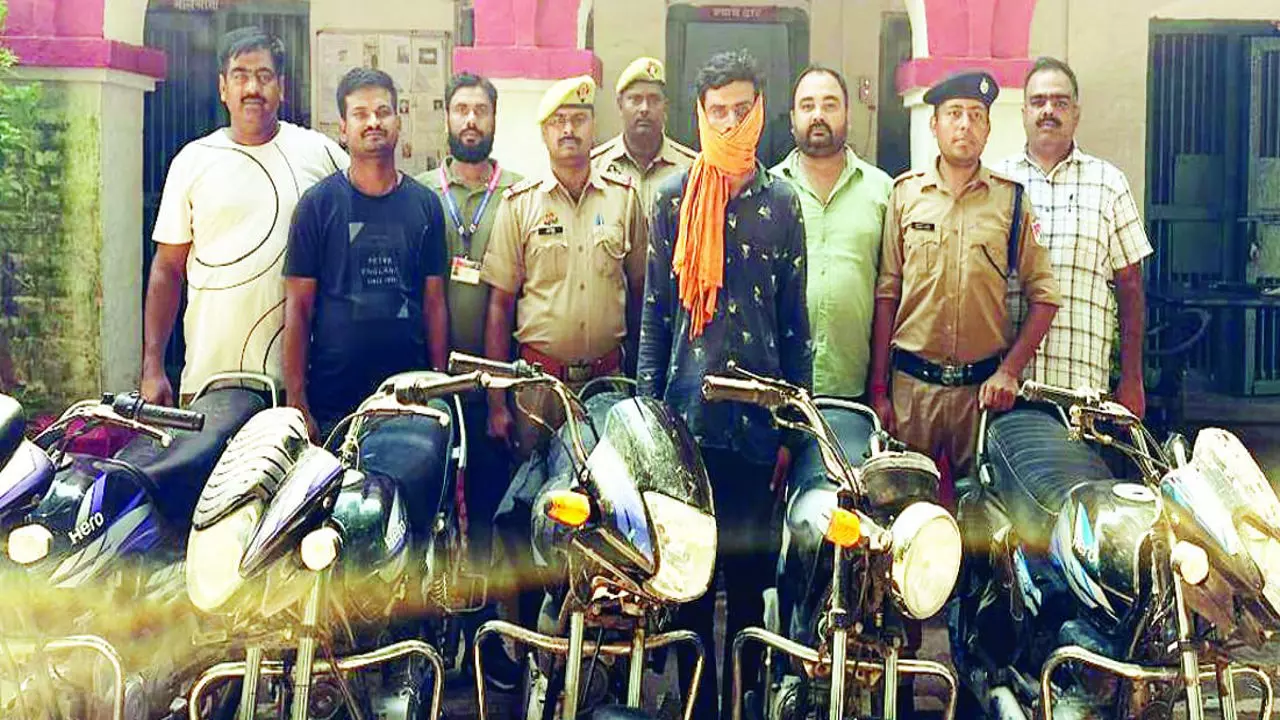 Jhansi News: झांसी में बाइक चोर गिरोह का पर्दाफाश: मास्टर माइंड गिरफ्तार, पांच चोरी की मोटरसाइकिल बरामद