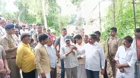 Chandauli News: मदरसे की जमीन पर निकले शिवलिंग की होगी स्थापना, भाजपा विधायक ने भी किया समर्थन