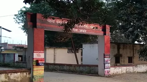 Gonda News: पत्नी की धमकियों और पुलिस की निष्क्रियता से परेशान पति ने मांगी इच्छा मृत्यु, डीएम को सौंपा प्रार्थना पत्र