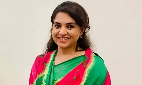 Maharashtra Politics: मुंबई की एक मुलाकात ने मचाई हलचल! राज-उद्धव की झप्पी से भड़कीं शायना – भूल गए किसने निकाला था?
