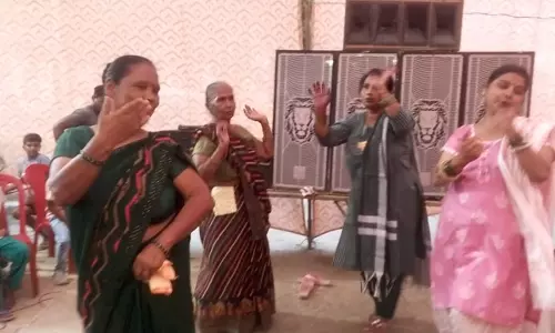 Bareilly News: हरियाली तीज पर मढ़ी सत्याना में सजी परंपरा की झलक, महिलाओं ने सज-धजकर झूलों पर ली पेंग, मेला बना उत्सव