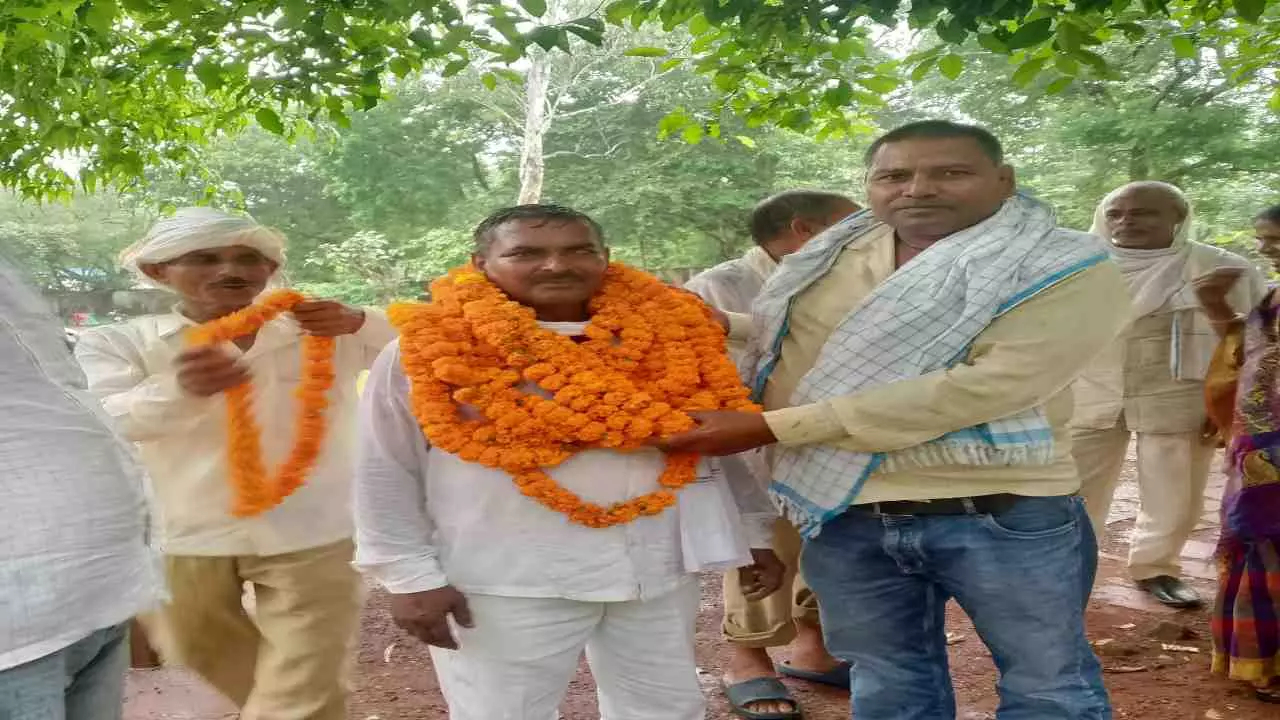Chandauli News: वनकर्मियों की हुंकार: शोषण के खिलाफ महेंद्र यादव के नेतृत्व में तेज होगी जंग