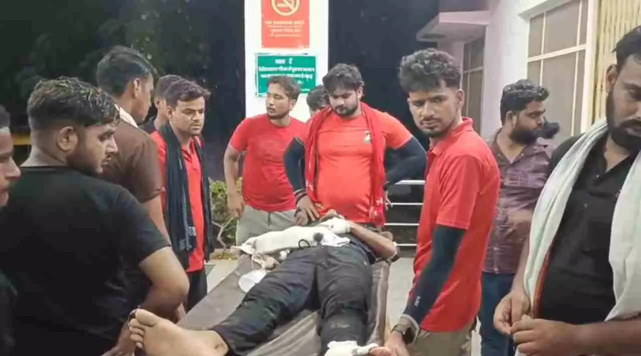 Kasganj News: कांवड़ यात्रा में हादसे: दर्जन भर से अधिक कांवड़िये घायल, दो की हालत गंभीर
