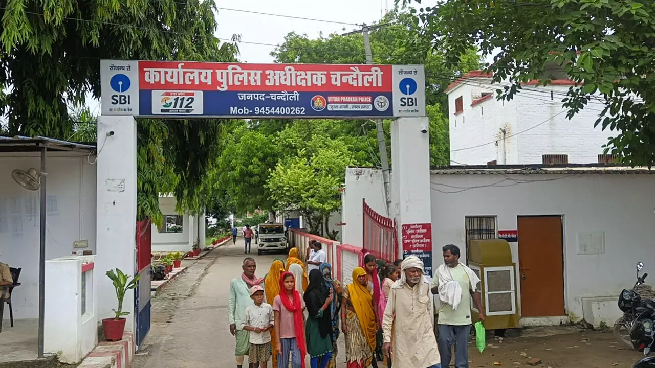 Chandauli News: दबंगों का आतंक, गरीब परिवार पर हमला
