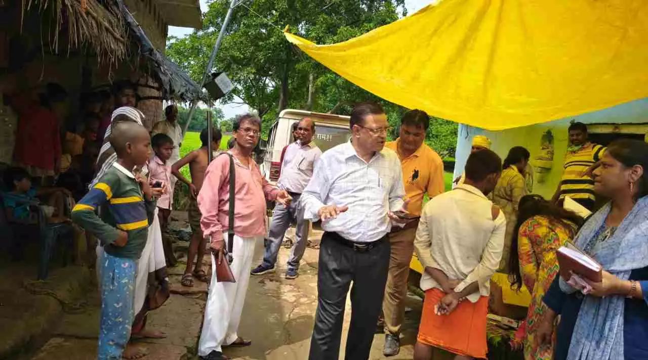 Banda Diarrhea Outbreak: एक बच्चे की मौत, 50 बीमार, सीएमओ पहुंचे गांव