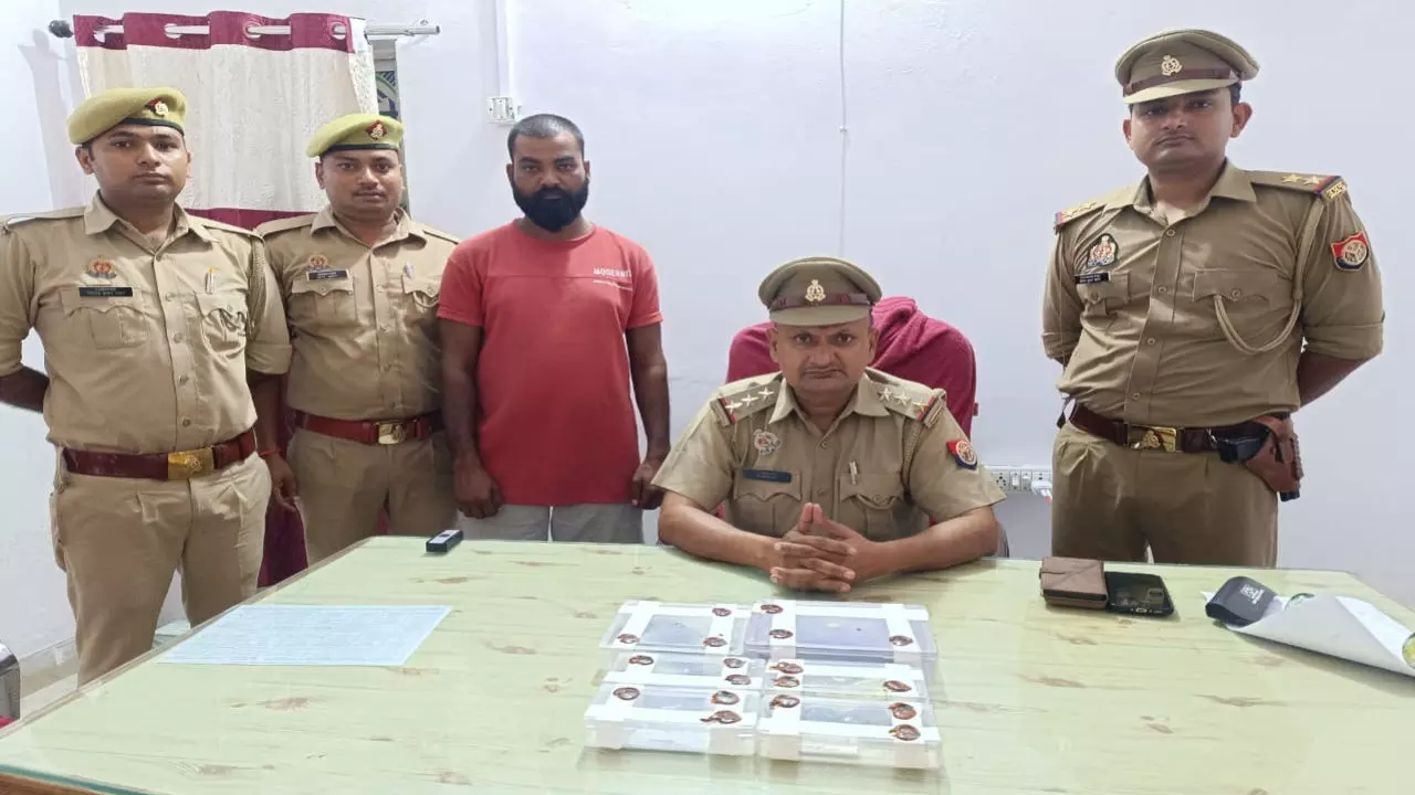 Kushinagar News: प्रेमजाल में फंसा कर जबरन धर्म परिवर्तन और दुष्कर्म, आरोपी गिरफ्तार — युवती सकुशल बरामद