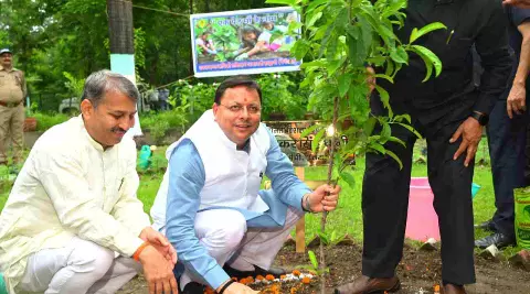 Pushkar Singh Dhami: ‘एक पेड़ माँ के नाम’ अभियान के अंतर्गत मुख्यमंत्री ने किया वृक्षारोपण, पर्यावरण संरक्षण का दिया संदेश