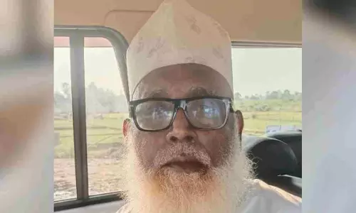 Lucknow News: एक खरोंच भी आई तो..., छांगुर बाबा गैंग दे रहा धमकी, सुरक्षा की मांग लेकर लखनऊ कलेक्ट्रेट पहुंचे विश्व हिंदू रक्षा परिषद के कार्यकर्ता