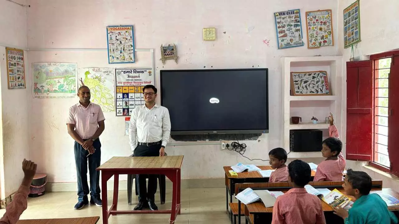 Chandauli News:छोटे गांव,बड़े सपने:शिक्षा से रोशन होता नौगढ़