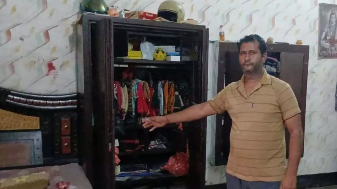 Hapur News: Terror of thieves in Madhapur: Block employees house in Sendhamari, Faili Dahashat in village