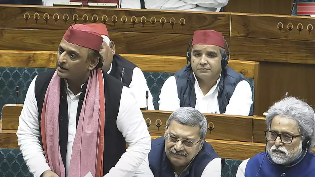 Akhilesh Yadav Viral Video: अखिलेश यादव ये क्या बोल गए... वीडियो वायरल होते ही मच गया बवाल, लोग बोले- हद्द है!