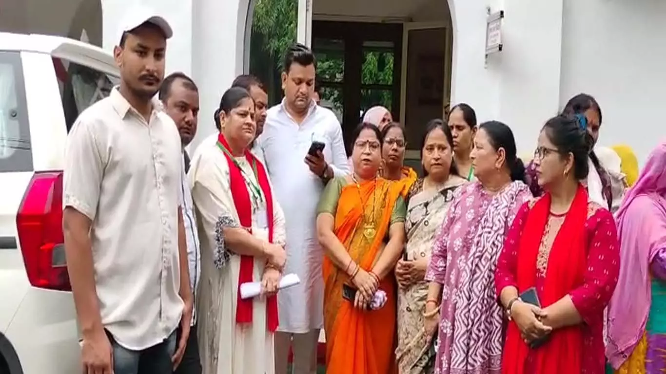 Samajwadi Party protests against Maulana Sajid Rashid