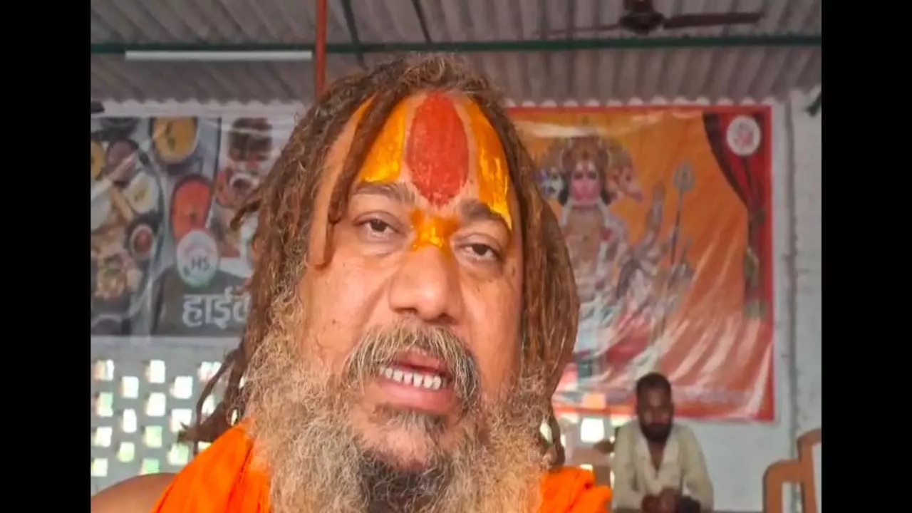 Barabanki News: मौलाना की डिंपल यादव पर टिप्पणी पर भड़के संतः जगद्‌गुरु परमहंश आचार्य ने कहा- यह पूरी नारी समाज का अपमान, प्रशासन कार्रवाई करे