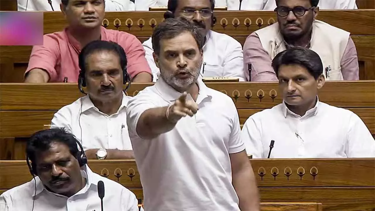 सिर्फ 22 मिनट में ऑपरेशन खत्म? राहुल गांधी की संसद में दहाड़ – 5 जेट क्यों गिरे, मोदी जी जवाब दो!