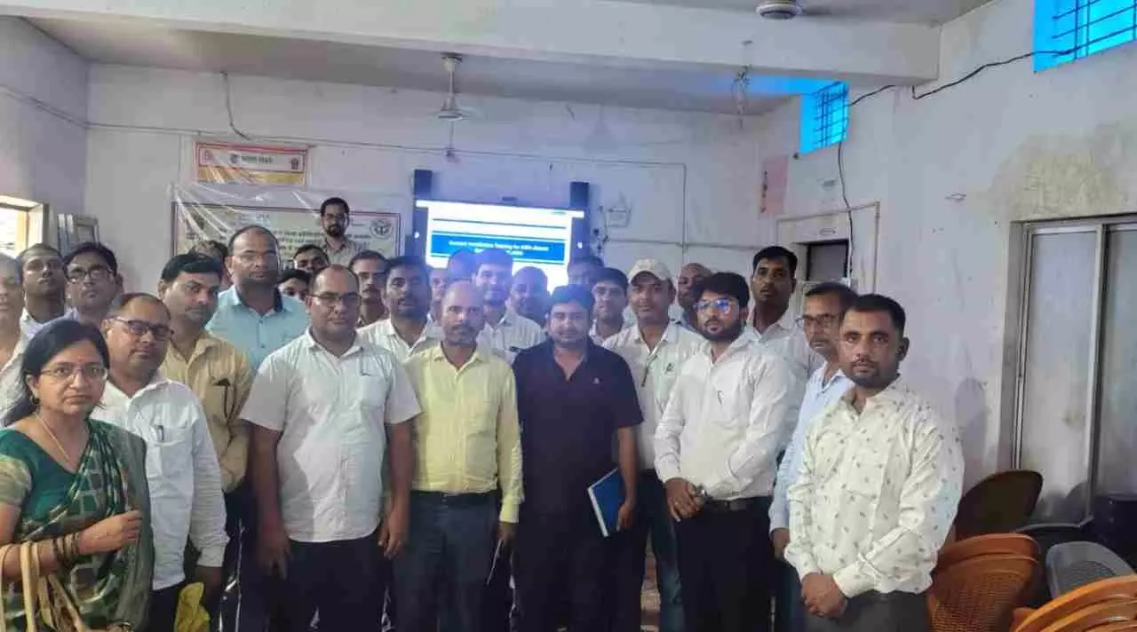 Azamgarh News:  242 कंपोजिट विद्यालयों में शिक्षा इनिशिएटिव डिजिटल कंटेंट इंस्टॉलेशन हेतु चयनित एआरपी को दिया गया प्रशिक्षण